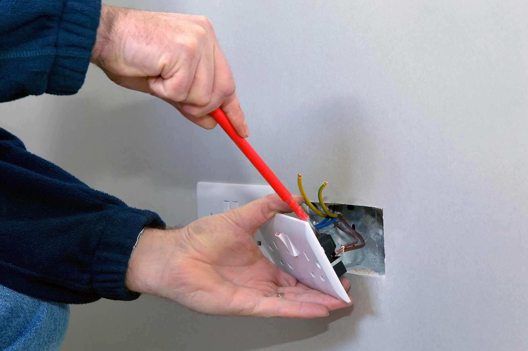 Our electricians can install plug sockets for domestic and commercial proeprties in Tidworth and the local area. 